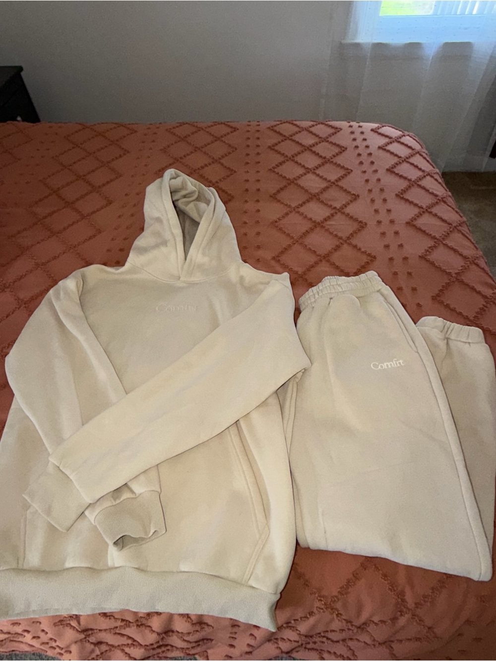 Comfrt Hoodie & Sweat Pant Set. Color: Bone